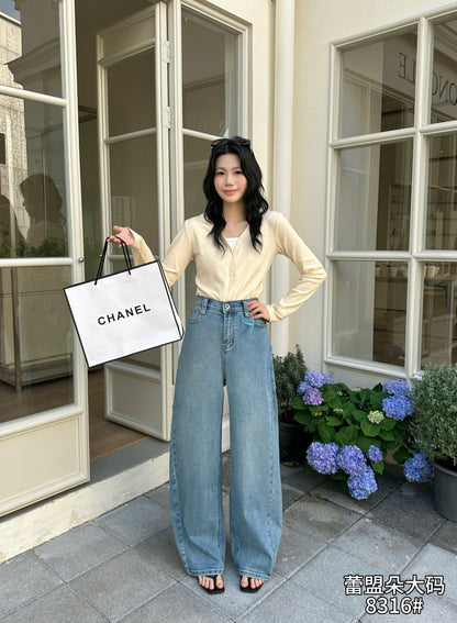 Curved-Leg Jeans - 8316