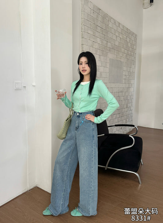 Curved-Leg Jeans - 8331