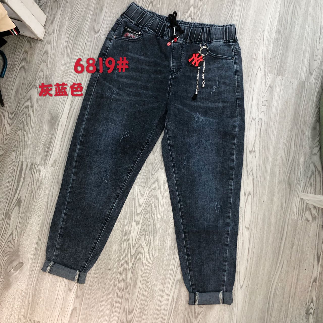 Denim sample 06: grey-blue jeans with a dark belt
